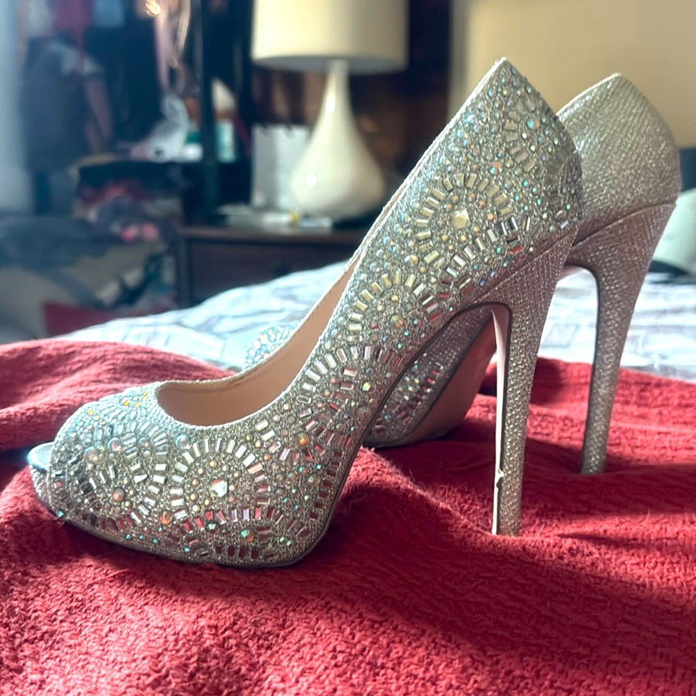 Pumps size 6